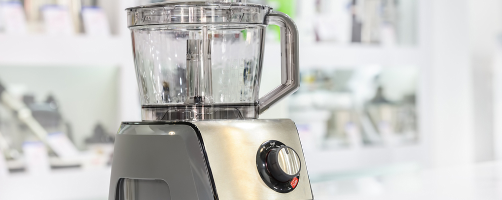Single electric food processor in retail store