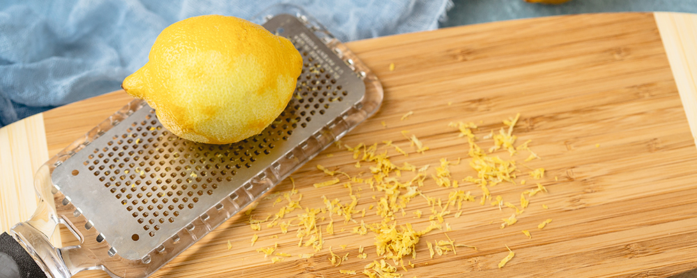 Lemon zesting